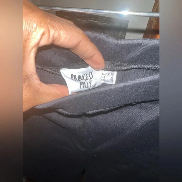 Princess Polly Stretch Shorts size 6 - Picture 3 of 4